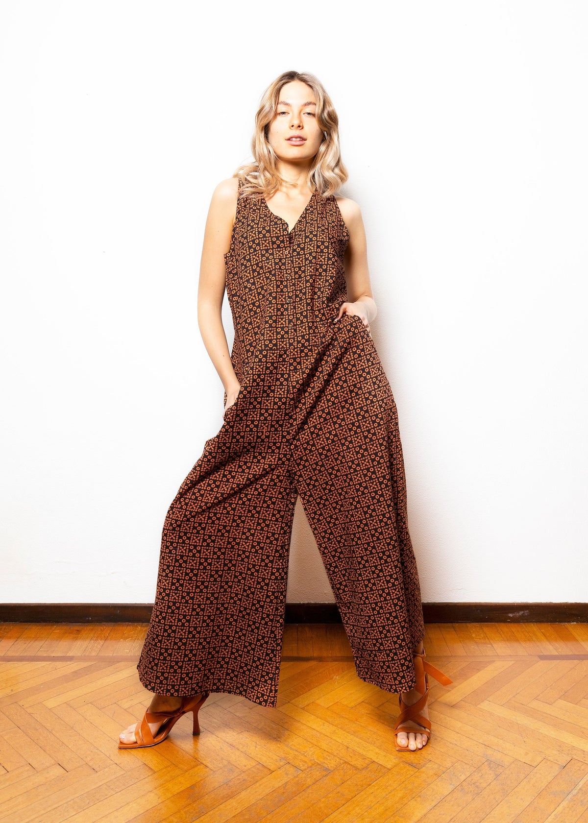 Abito jumpsuit smanicato di cotone con stampa geometrica minimal - NEEV008