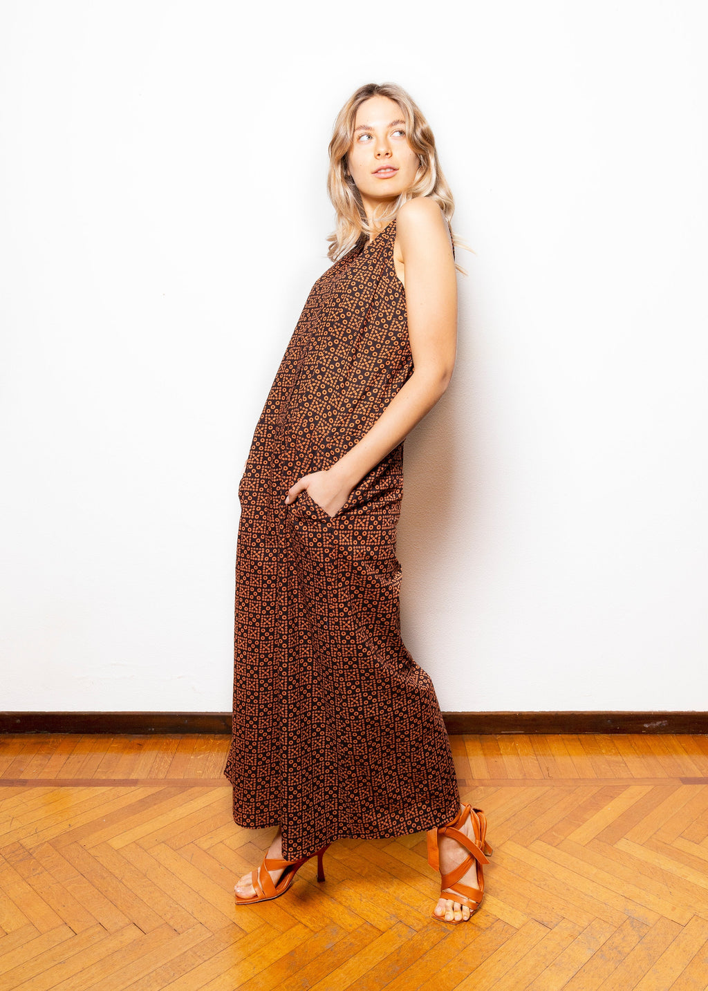 Abito jumpsuit smanicato di cotone con stampa geometrica minimal - NEEV008