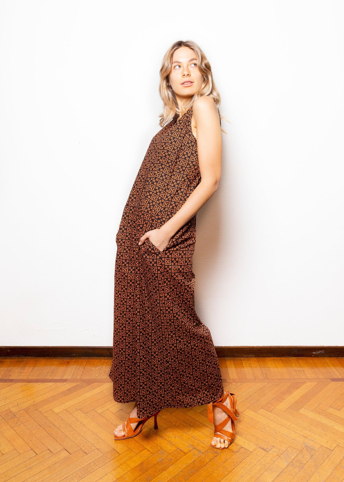 Abito jumpsuit smanicato di cotone con stampa geometrica minimal - NEEV008