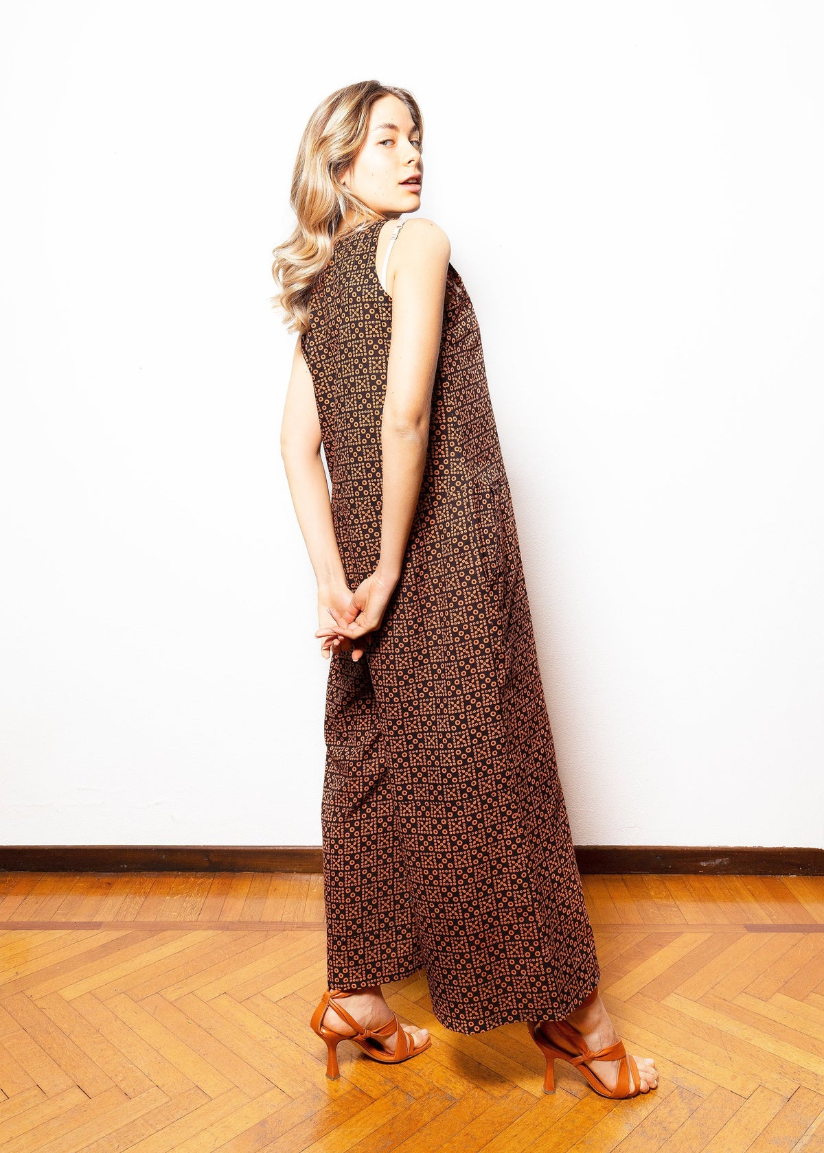 Abito jumpsuit smanicato di cotone con stampa geometrica minimal - NEEV008